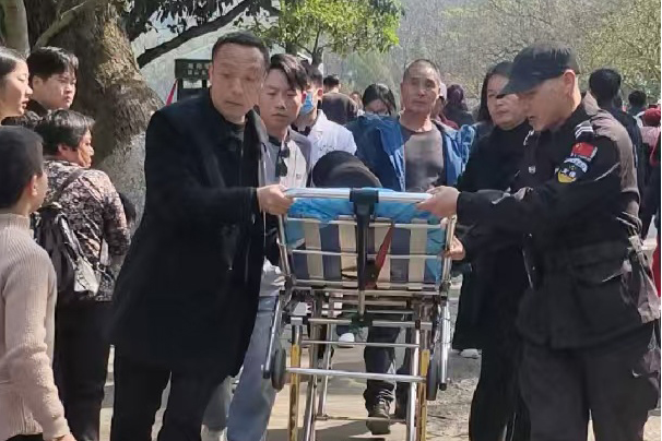 新春守岗 暖心护航