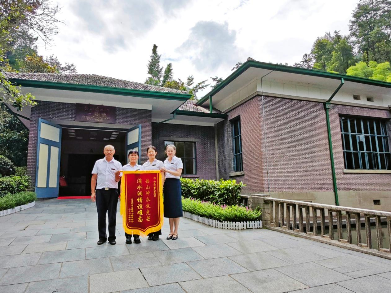 我建议：党员每年都要到韶山去