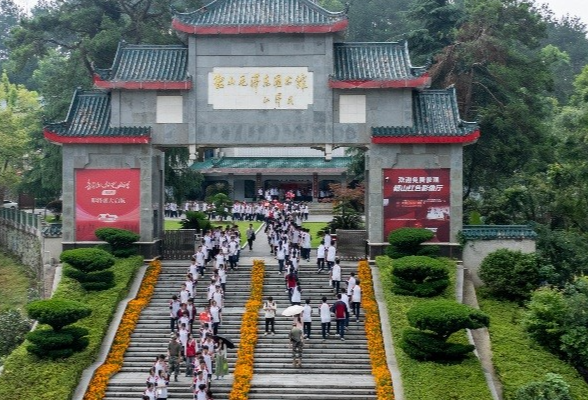 “我的韶山行”:走进韶山毛泽东图书馆，学习伟人读书精神