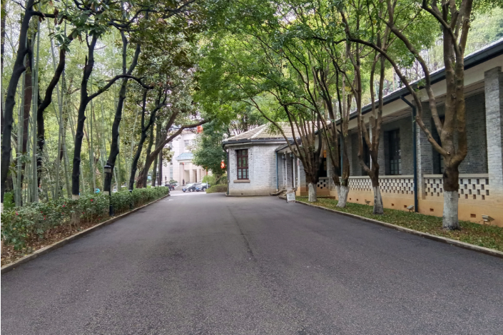 一枝一叶总关“清” 尽心守护宾馆高“颜值”