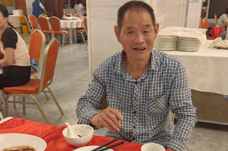 宾馆暖心服务：为独自拜谒毛主席的湘乡老人提供免费午餐