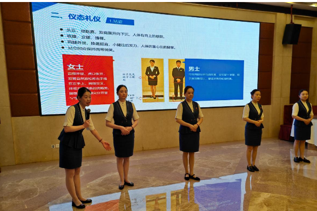 “以培训促发展，提升专业服务水平” ——餐饮部开展餐厅服务技能系列培训