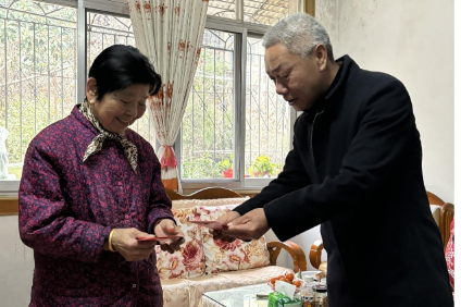 春节慰问行  温暖困难群众心