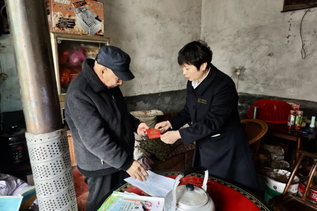 小年送温暖  真情暖人心