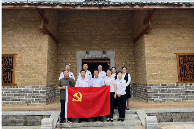 追寻红色足迹 传承抗战精神 ——韶山賓館第一党支部联合楠香村党总支开展纪念抗战胜利80周年主题党日活动