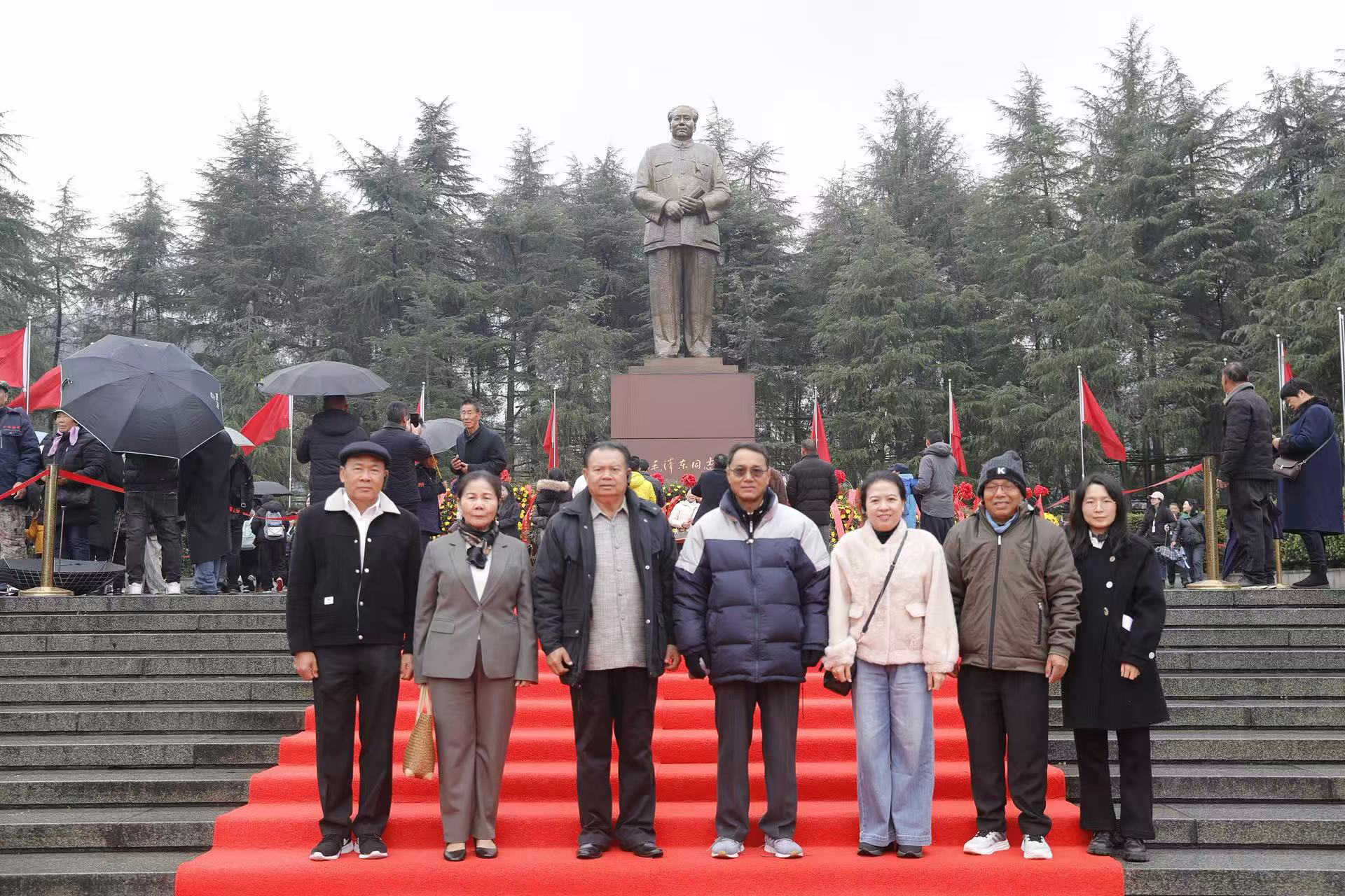 老挝沙湾拿吉省代表团来韶瞻仰参观