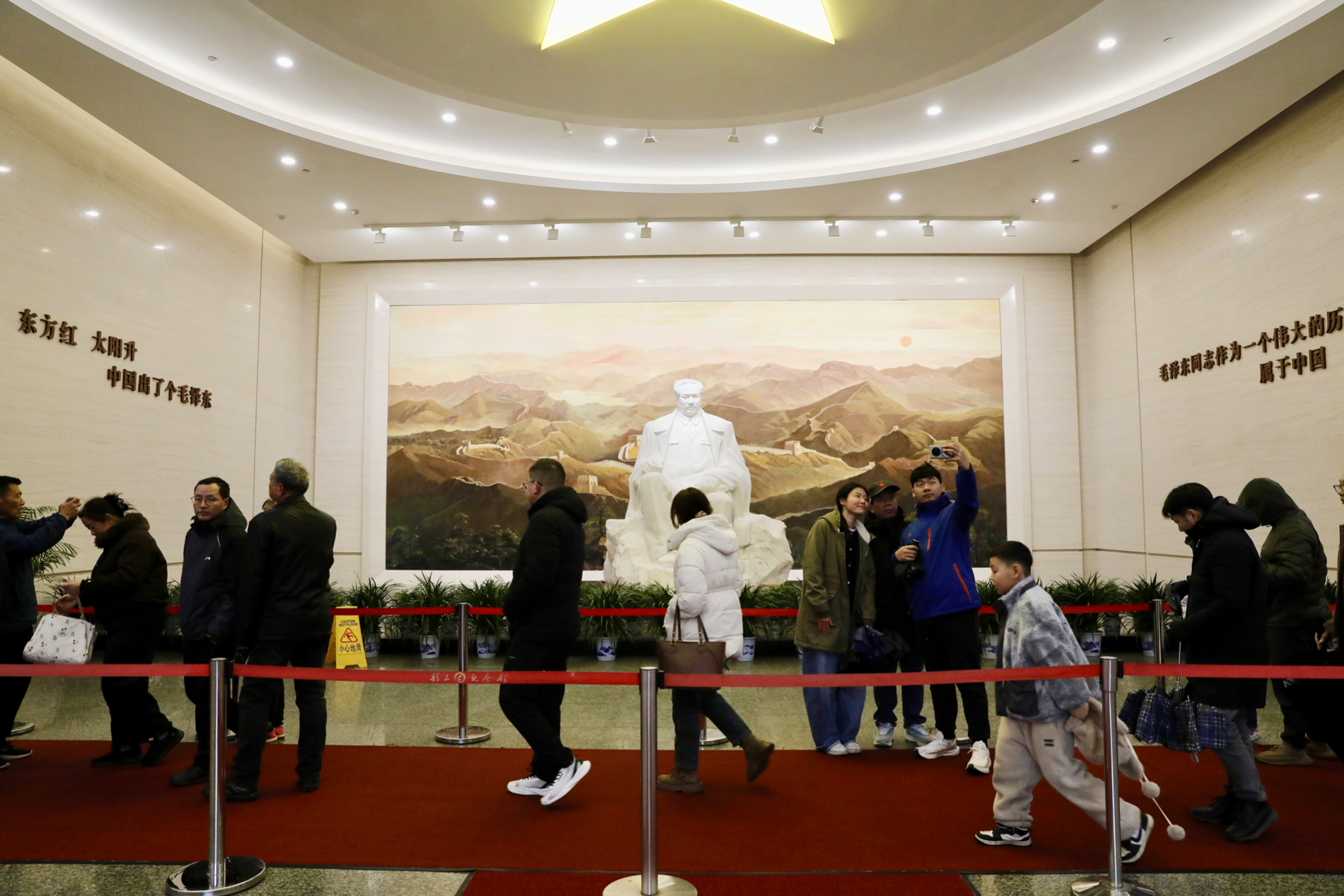 爆竹声中辞旧岁 纪念馆里迎新春