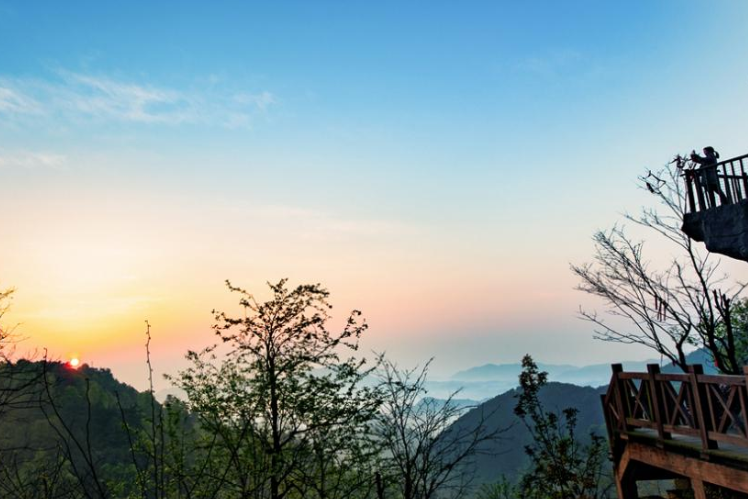 小满迎初夏，红韵润韶山