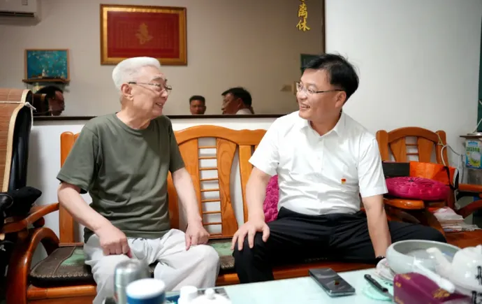 传承红色基因 致敬初心如磐——公司党委开展2025年“七一”看望慰问老党员、生活困难党员活动