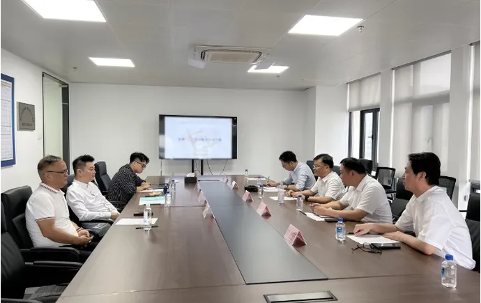 龔湘軍與廣東灣澳尚品置業(yè)有限公司董事長(zhǎng)金駿開(kāi)展洽談交流