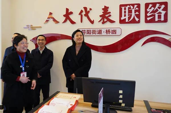 泸州市委书记带头“进家入站” 推动2024年度人大代表履职实现“开门红”图片6.png 泸州市委书记带头“进家入站” 推动2024年度人大代表履职实现“开门红”图片6.png