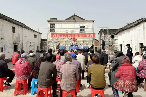 镇江人大:代表履职进法庭,司法监督为民行2.png 镇江人大:代表履职进法庭,司法监督为民行2.png