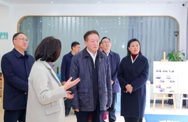 泸州市委书记带头“进家入站” 推动2024年度人大代表履职实现“开门红”图片2.png 泸州市委书记带头“进家入站” 推动2024年度人大代表履职实现“开门红”图片2.png