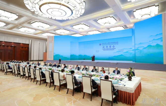 习近平和彭丽媛为出席2025年上海合作组织峰会的国际贵宾举行欢迎宴会