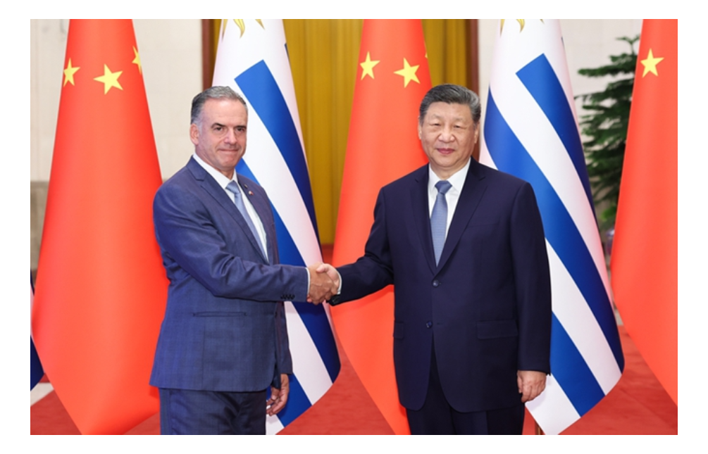 习近平同乌拉圭总统奥尔西举行会谈
