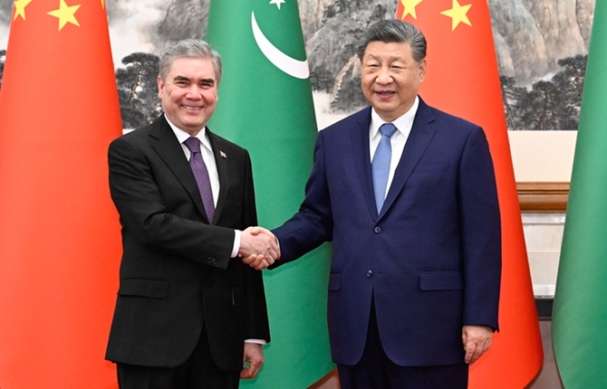 习近平会见土库曼斯坦民族领袖、人民委员会主席别尔德穆哈梅多夫