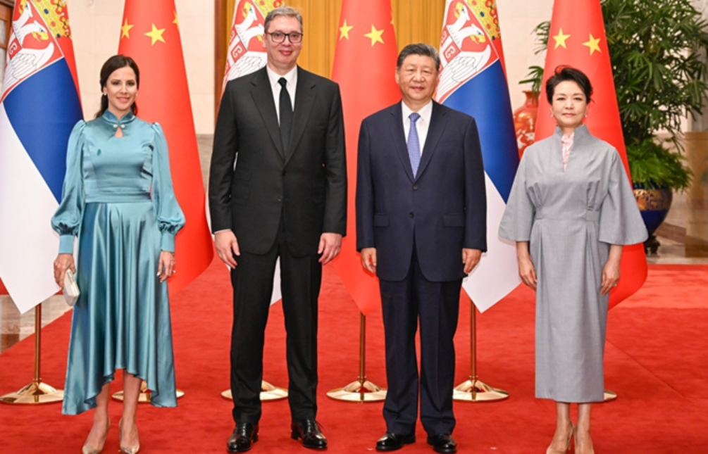 习近平同塞尔维亚总统武契奇会谈
