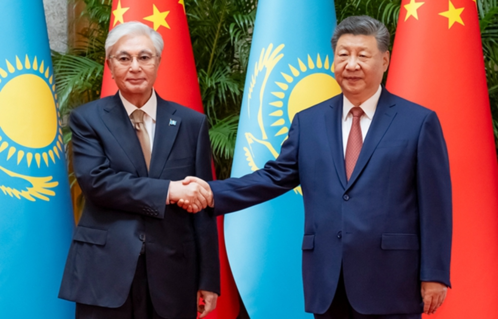 习近平会见哈萨克斯坦总统托卡耶夫