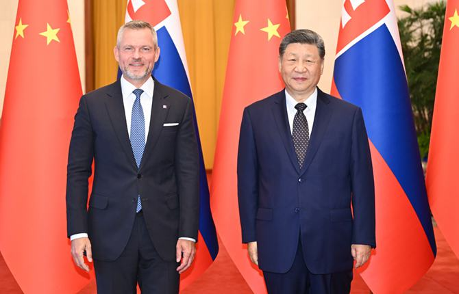 习近平同斯洛伐克总统佩列格里尼会谈