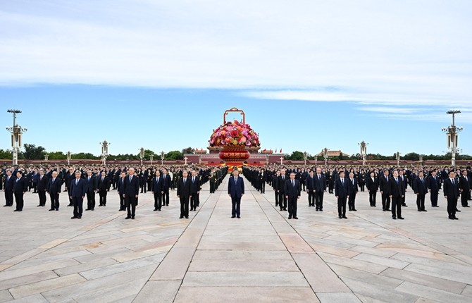 烈士纪念日向人民英雄敬献花篮仪式在京隆重举行 习近平等党和国家领导人出席
