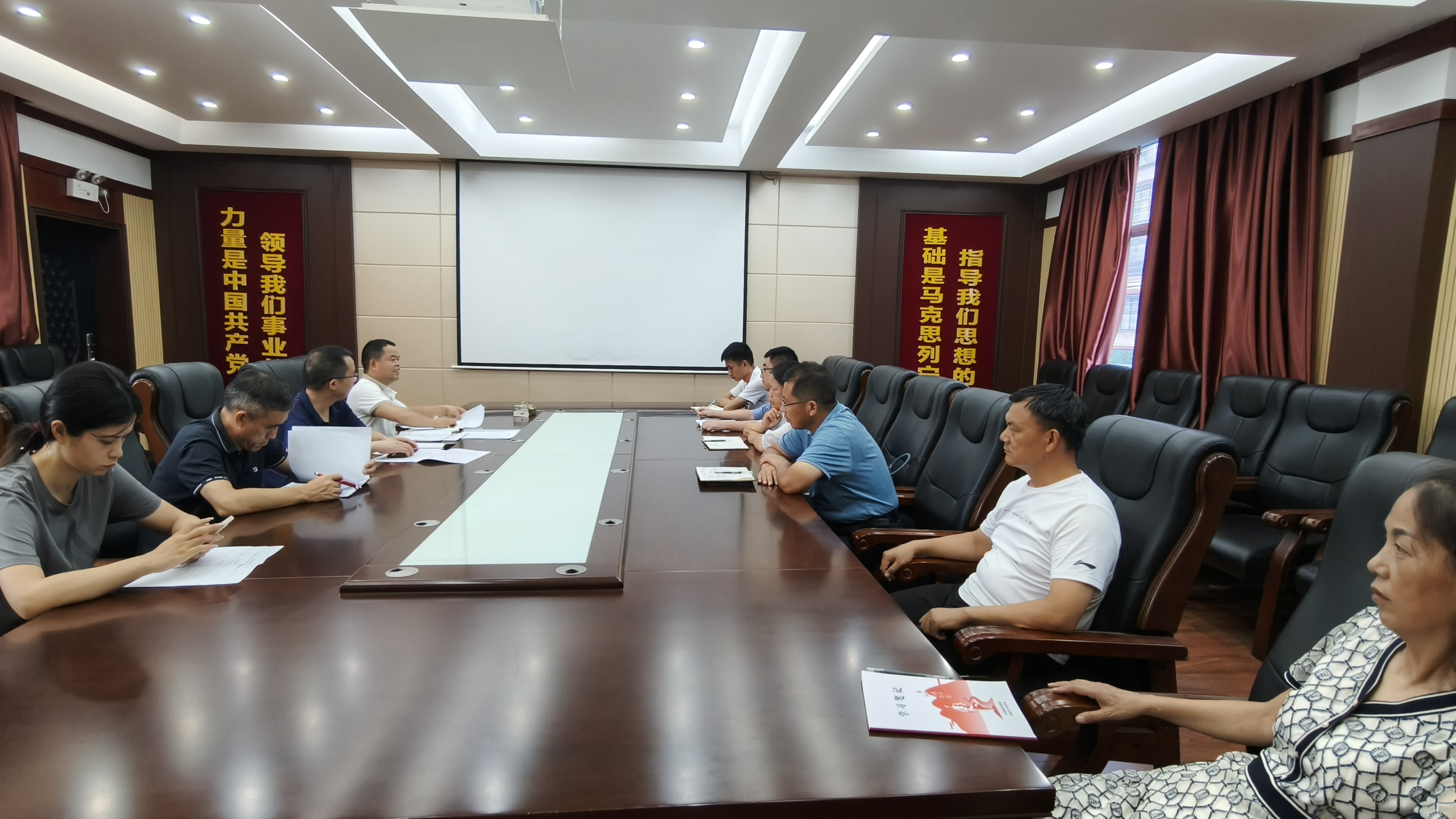 教师会议.jpg