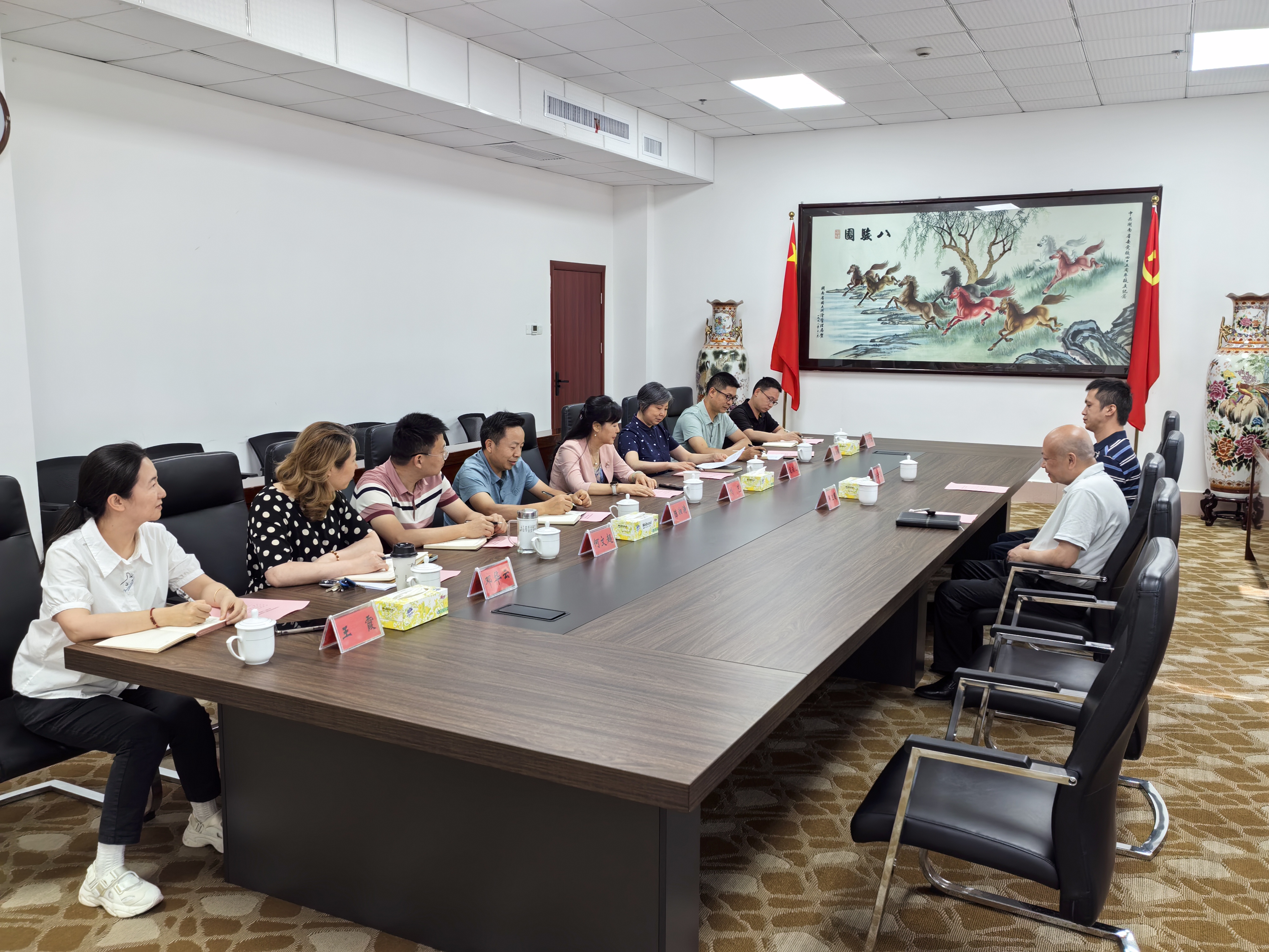 座谈会现场.png