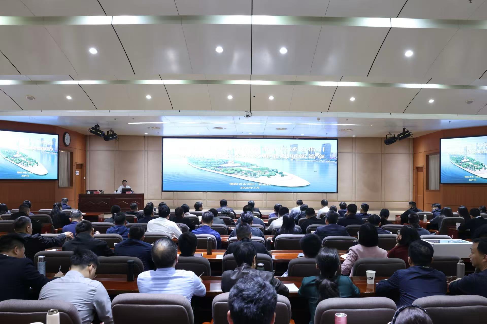 581218977.jpg 581218977.jpg