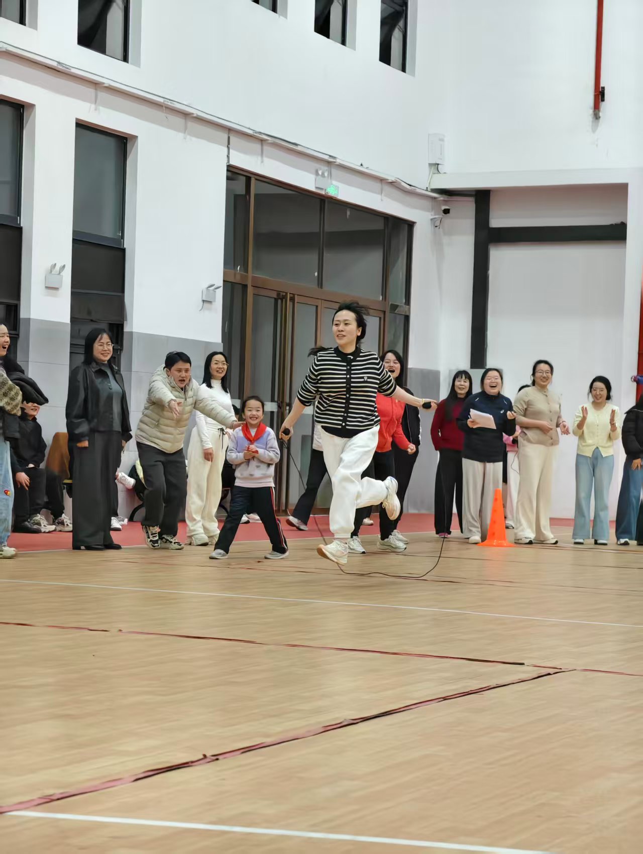 “跳绳接力”.jpg “跳绳接力”.jpg