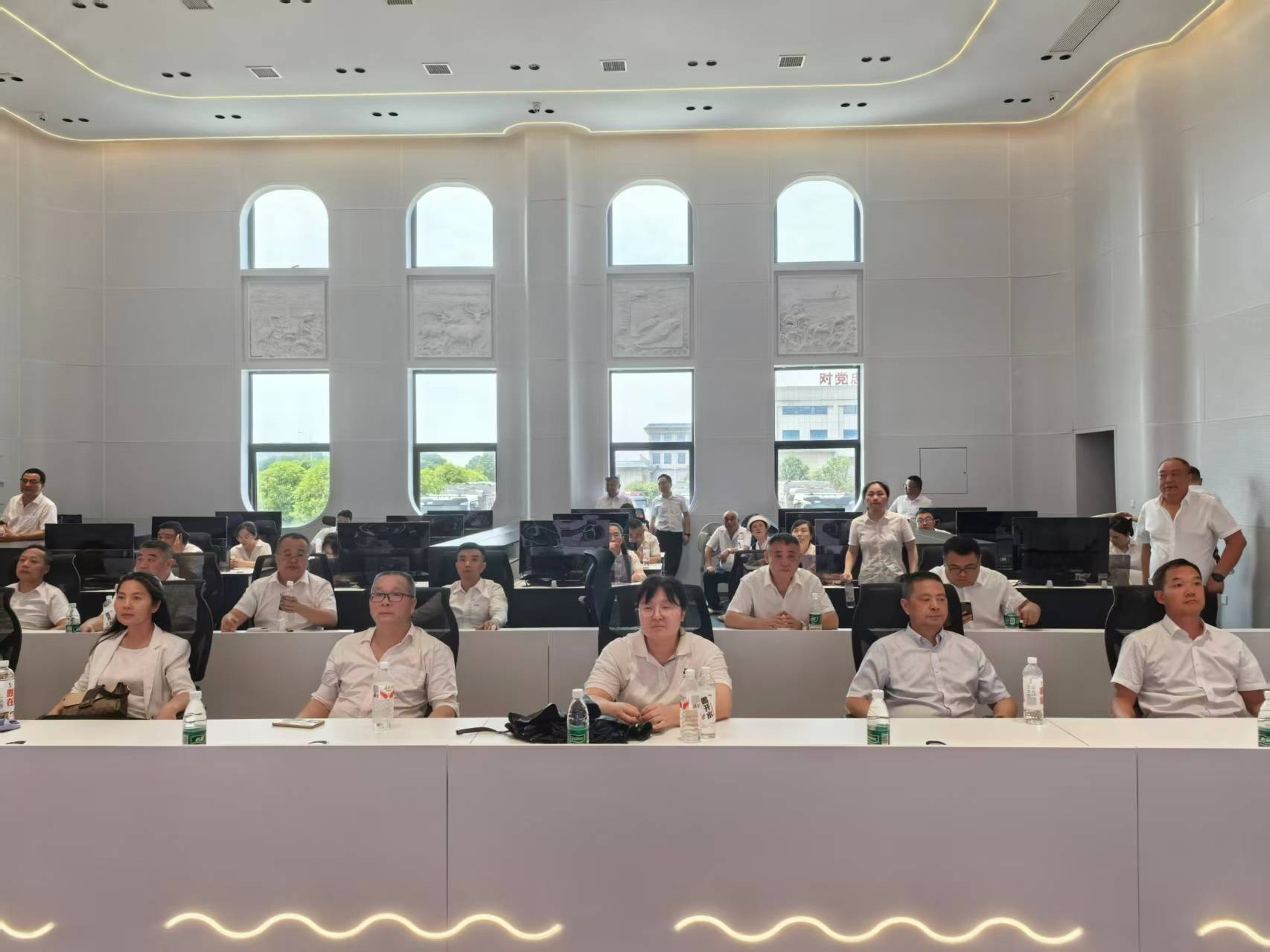 科干六班在沅江市智慧城市中心参观学习.jpg 科干六班在沅江市智慧城市中心参观学习.jpg