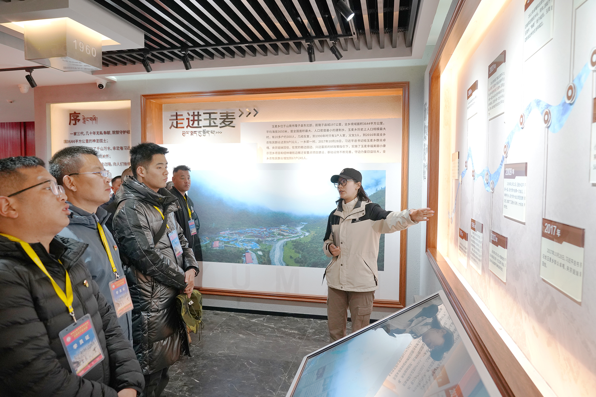 图6为学员们在隆子玉麦乡爱国守边先进事迹展馆参观学习。.jpg