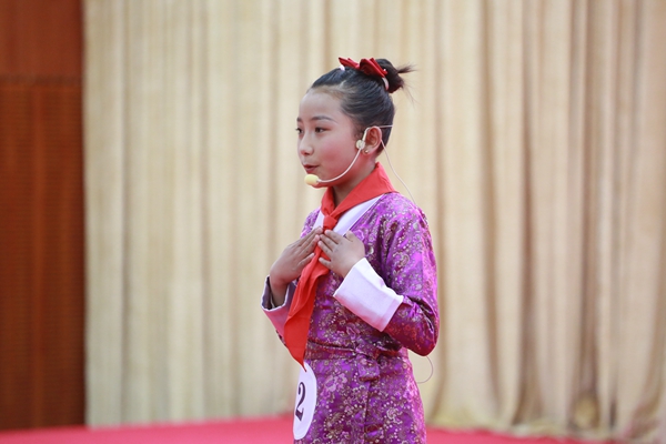 图为选手正在进行演讲 (1).JPG