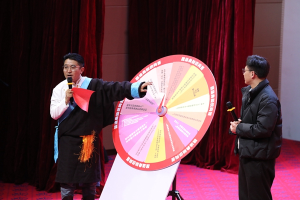 图为进行抽题.JPG