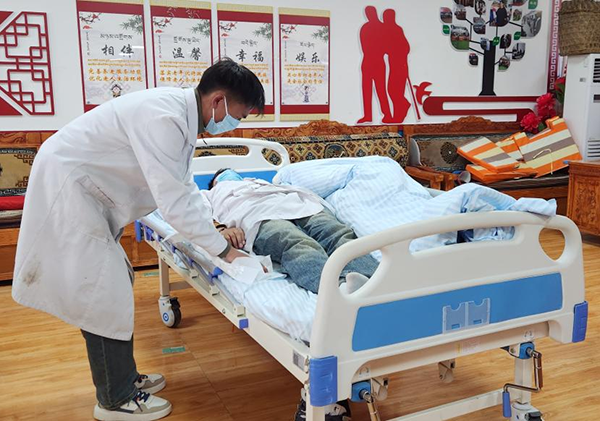 12措美县特困人员集中供养中心举办护理技能大赛.png