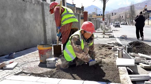 图为重点项目建设现场 (2).jpg