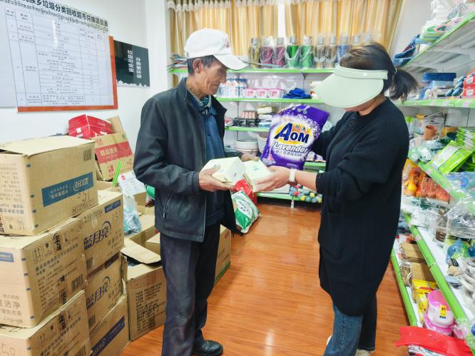 3错那市：“党建+积分”小超市见大文明1.png