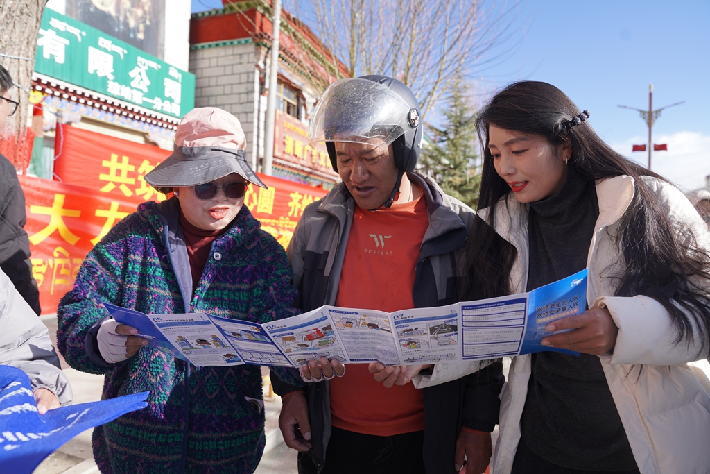 图为宣传活动现场 (1).jpg