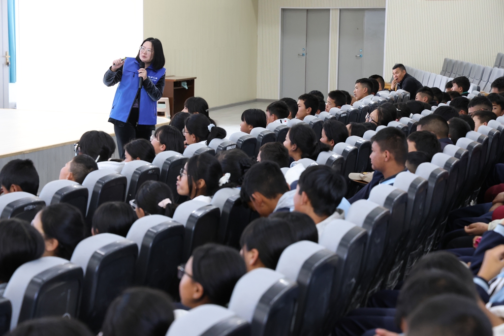 图为法治进校园活动现场1.jpg 图为法治进校园活动现场1.jpg