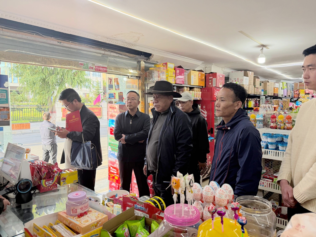 山南市商务局工作组在措美县督导商贸流通及经贸活动工作.jpg 山南市商务局工作组在措美县督导商贸流通及经贸活动工作.jpg