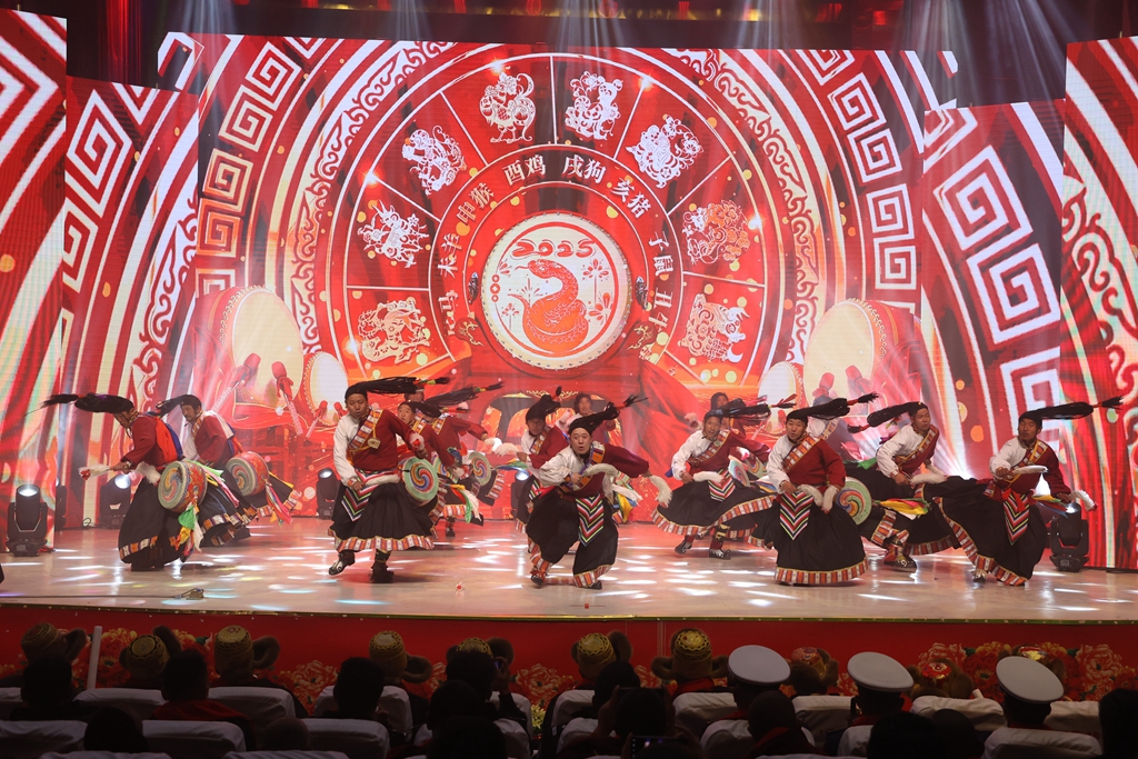 图为国家级非遗久河卓舞代表队正在卓舞《古韵吉祥》.jpg