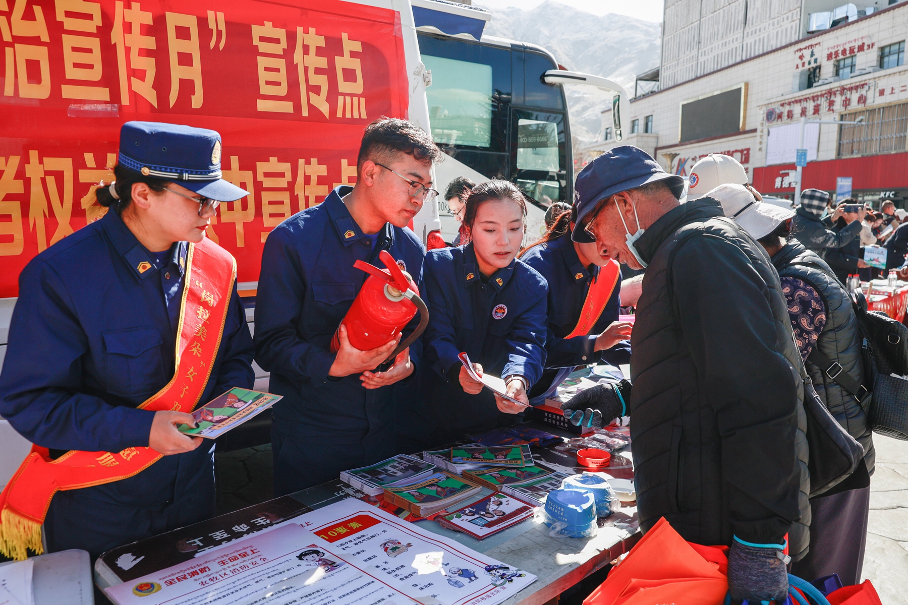 山南消防救援支队积极参与“3•15”消防产品质量集中宣传活动_副本.jpg