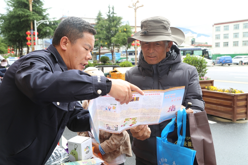 我市开展防范非法金融活动宣传日活动 (1)_副本.jpg