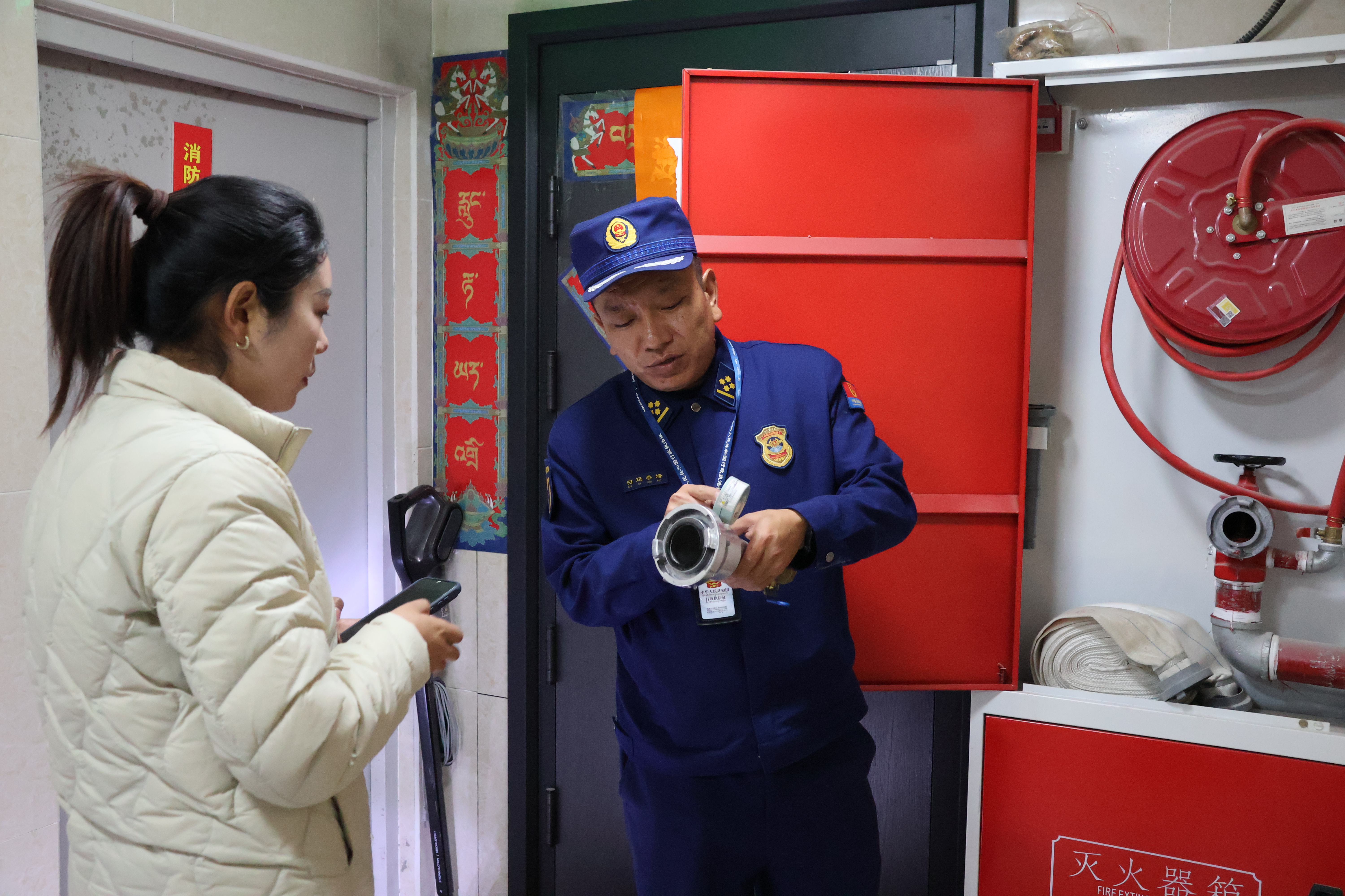 乃东区开展电动自行车安全隐患夜查整治行动 (4).jpg 乃东区开展电动自行车安全隐患夜查整治行动 (4).jpg