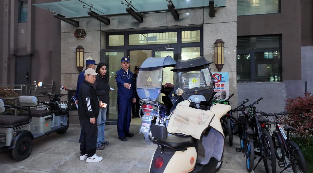 乃东区开展电动自行车安全隐患夜查整治行动 (1).png 乃东区开展电动自行车安全隐患夜查整治行动 (1).png
