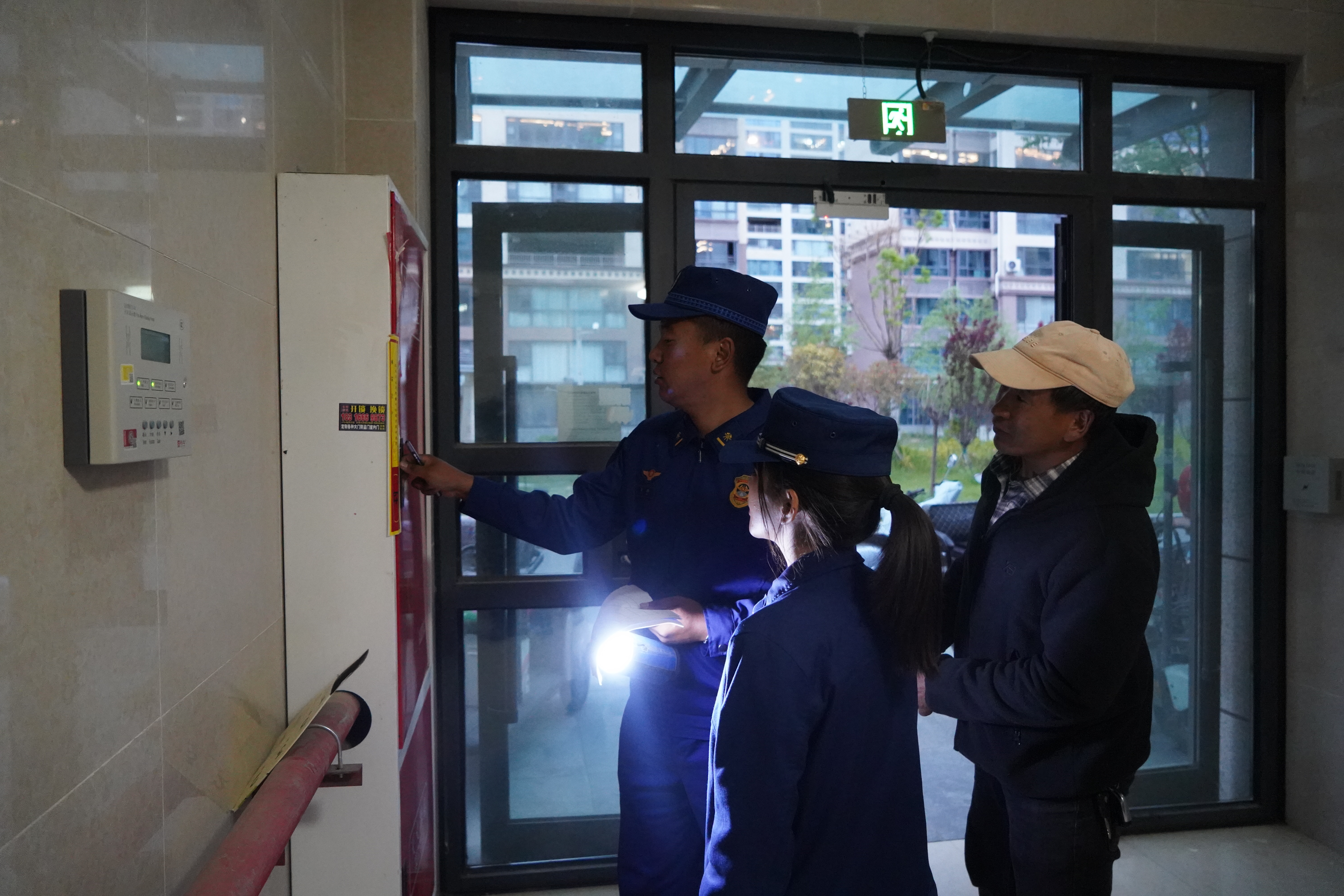 乃东区开展电动自行车安全隐患夜查整治行动 (2) (1).jpg 乃东区开展电动自行车安全隐患夜查整治行动 (2) (1).jpg