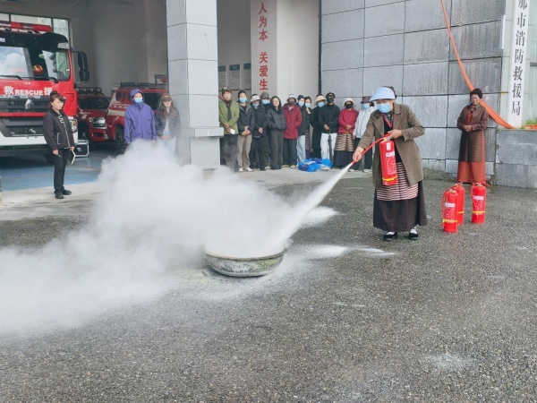 错那市“雪域蓝盾·消防宣传教育讲师团分队”开展养老机构从业人员消防安全专题培训3.jpg