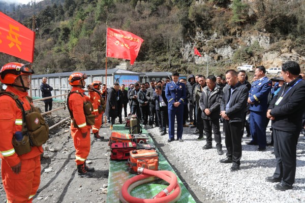 图为正在实地观摩_副本.jpg