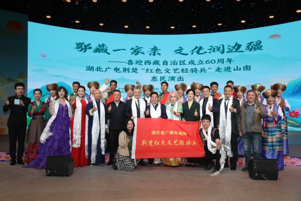 图为合影_副本.jpg