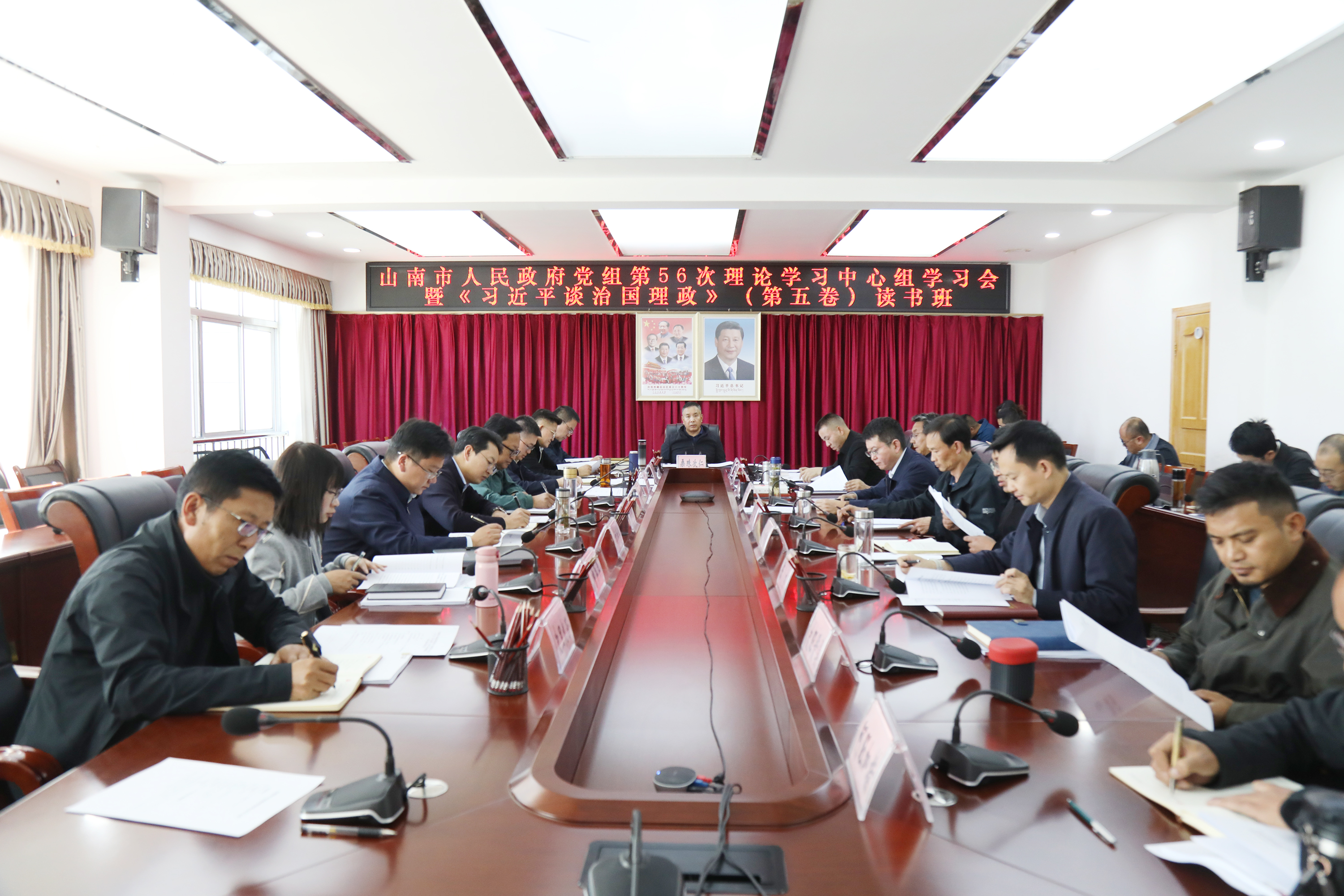 图为会议现场.jpg 图为会议现场.jpg