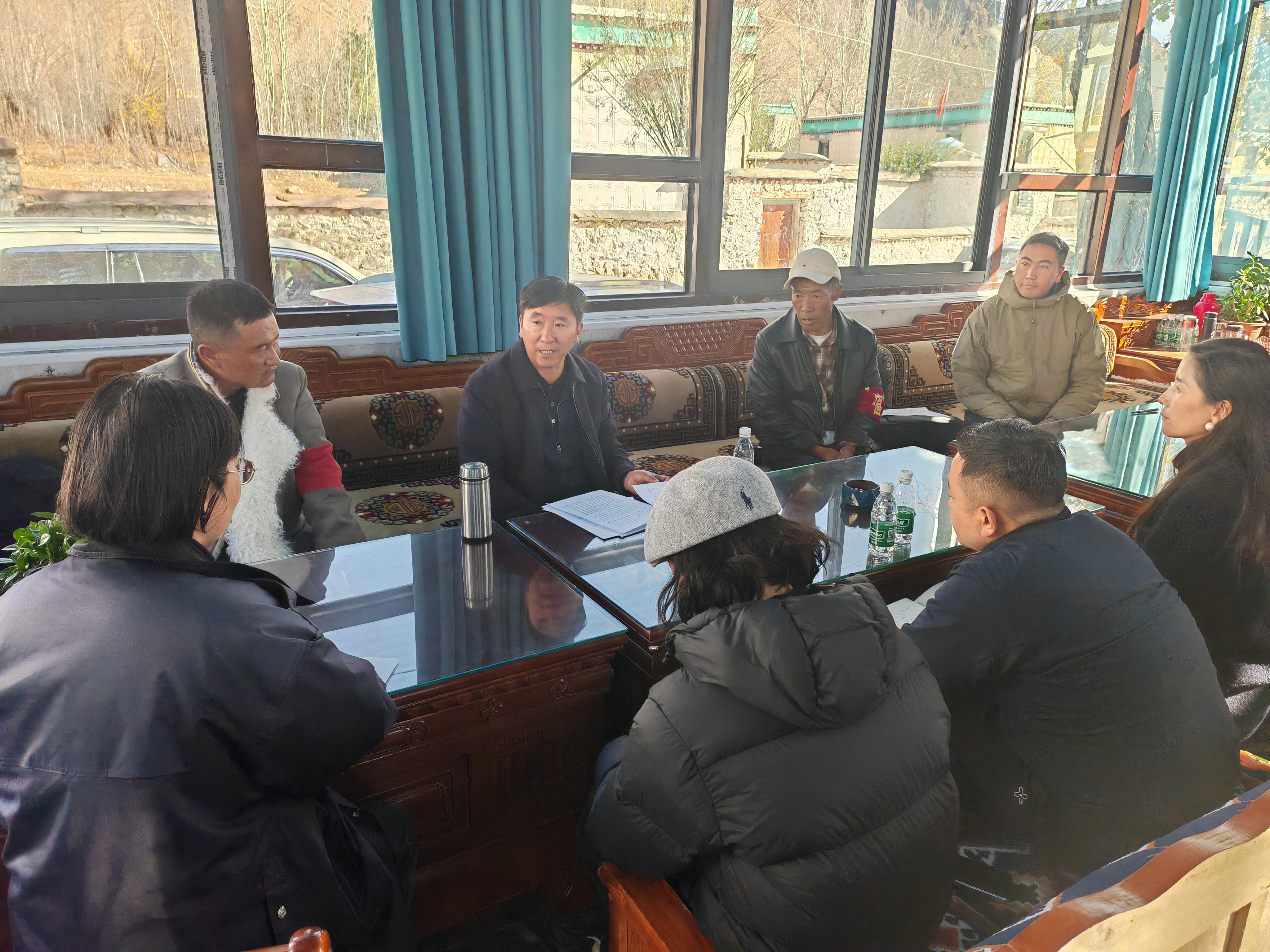 图为布多在基层宣讲2..jpg 图为布多在基层宣讲2..jpg