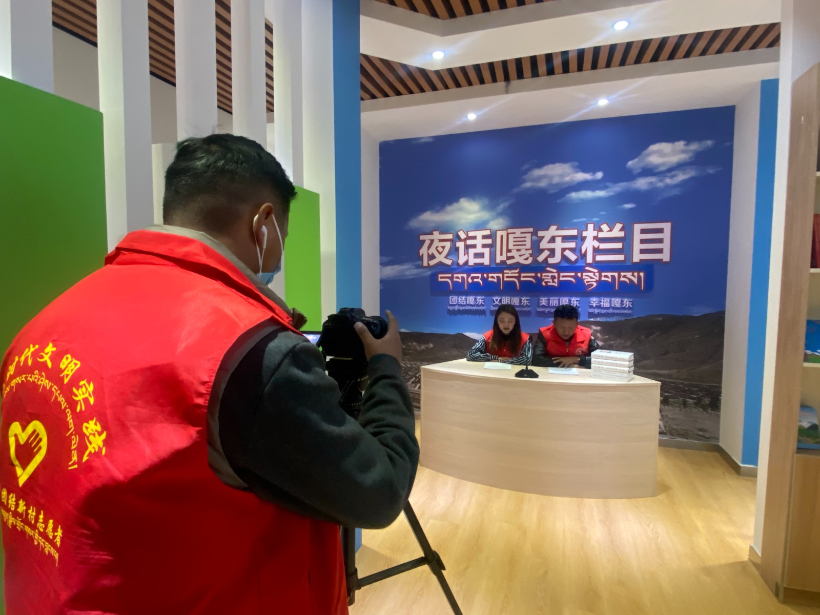 拍摄夜话嘎东栏目3.jpg